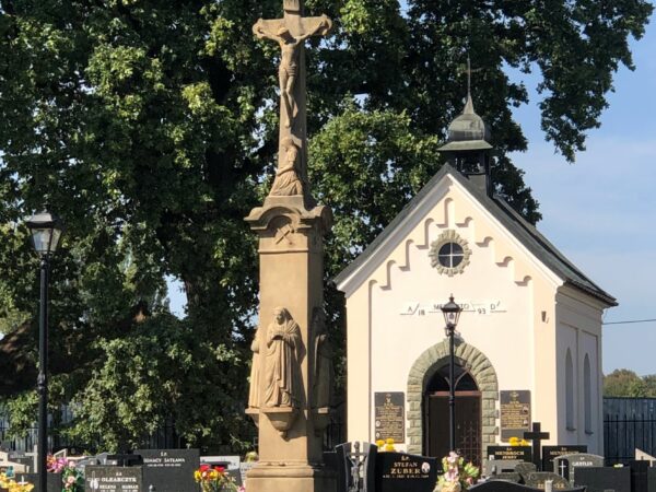 Krzyż Boża Męka na cmentarzu w Hałcnowie